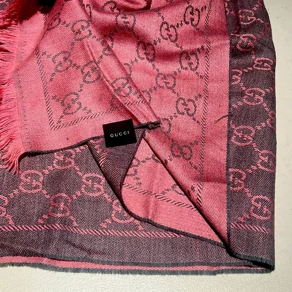 Gucci Pink and Gray Scarf with Monogram Pattern 19x72 - Picture 3 of 4